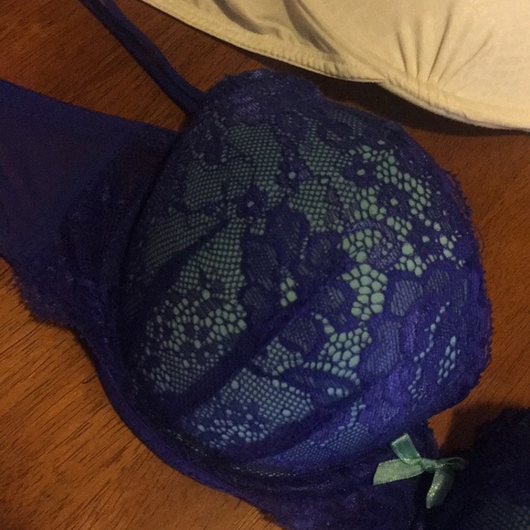 Two bras - Picture 2 of 5